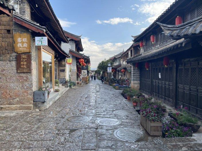 匆忙离开